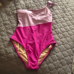 Old navy one piece never worn